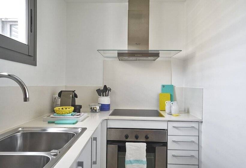 آپارتمان خانوادگی, Lugaris Rambla Apartments