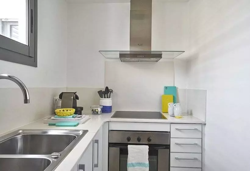 آپارتمان خانوادگی, Lugaris Rambla Apartments