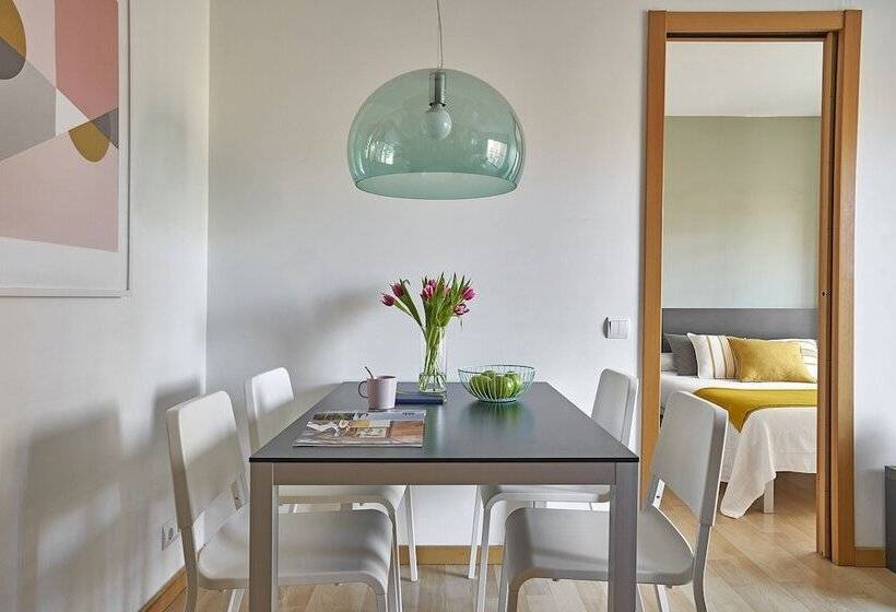 آپارتمان خانوادگی, Lugaris Rambla Apartments