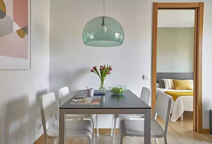 آپارتمان خانوادگی, Lugaris Rambla Apartments