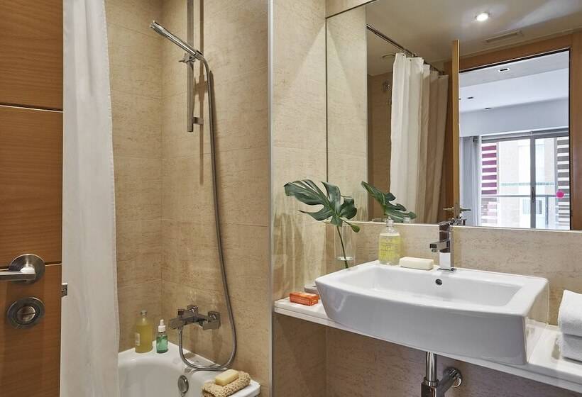 آپارتمان خانوادگی, Lugaris Rambla Apartments