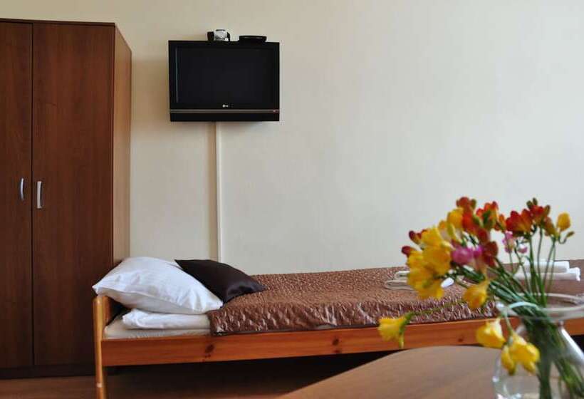 חדר סטנדרט יחיד, Station Apart