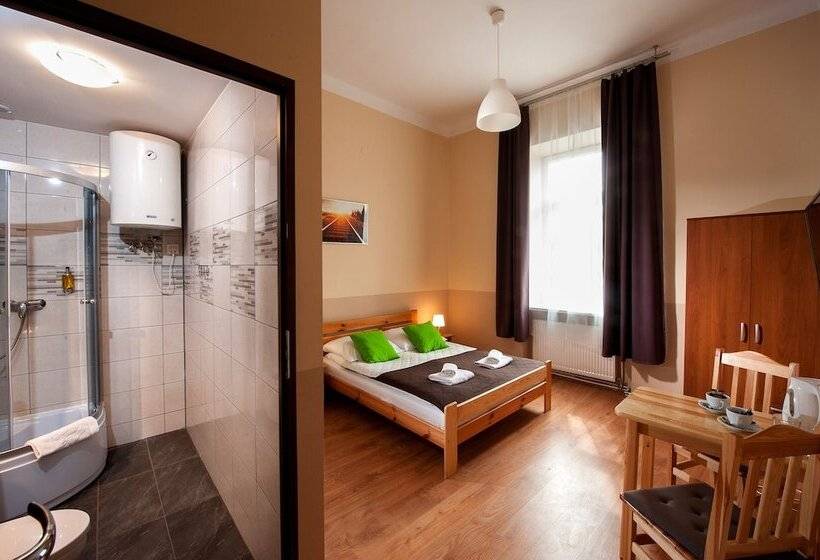 חדר סטנדרט, Station Apart