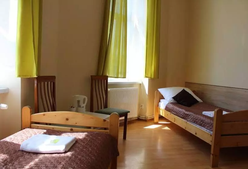 اتاق استاندارد با سرویس بهداشتی مشترک, Station Apart