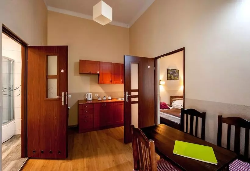 اتاق استاندارد چهار تخته, Station Apart