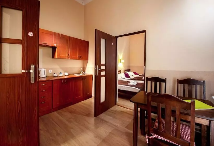 اتاق استاندارد چهار تخته, Station Apart