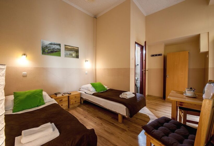 חדר סטנדרט, Station Apart