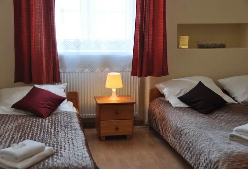 חדר סטנדרט, Station Apart