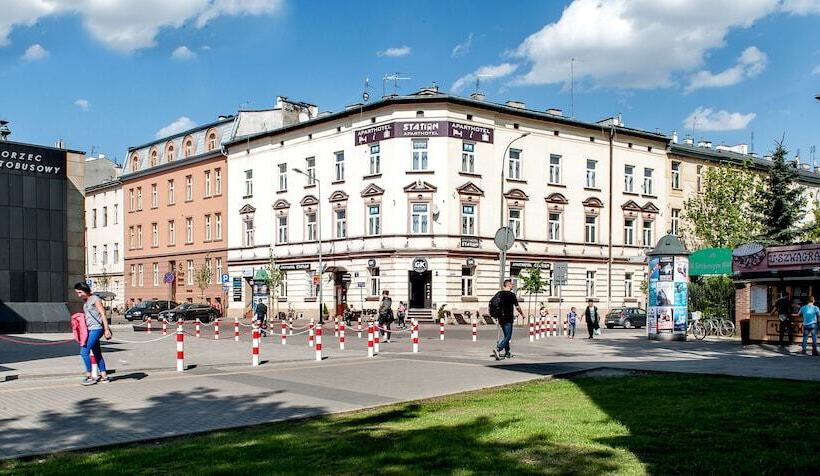 חדר סטנדרט, Station Apart