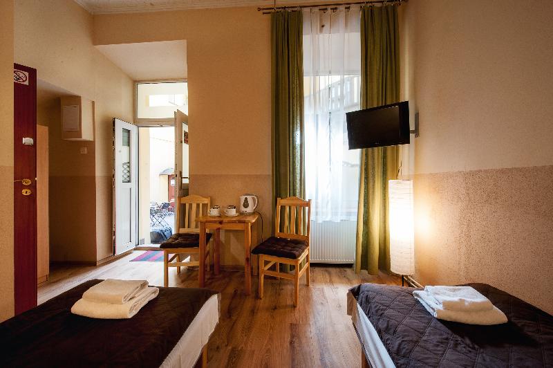 חדר סטנדרט, Station Apart