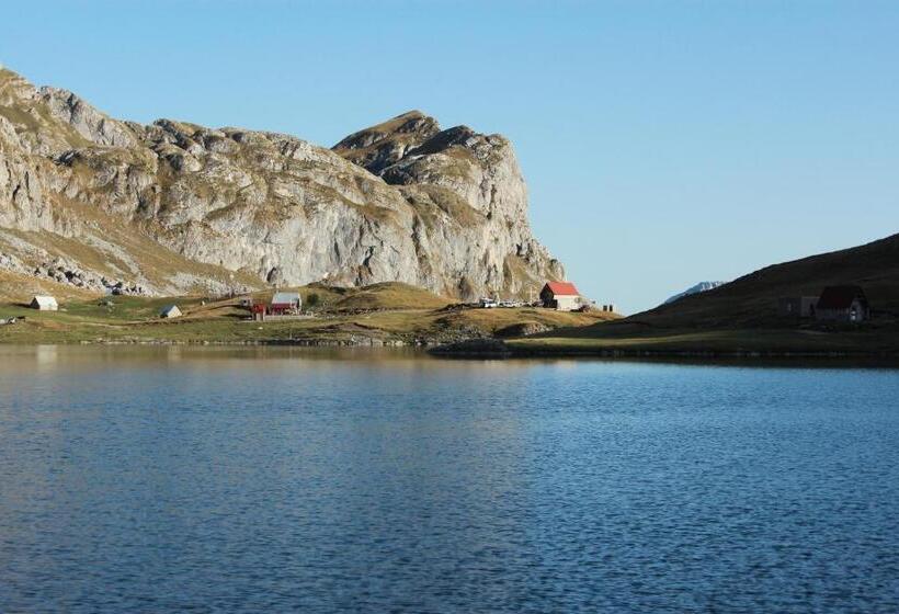 اتاق خانوادگی با سرویس بهداشتی مشترک, Rural Household Minić   Kapetanovo Jezero