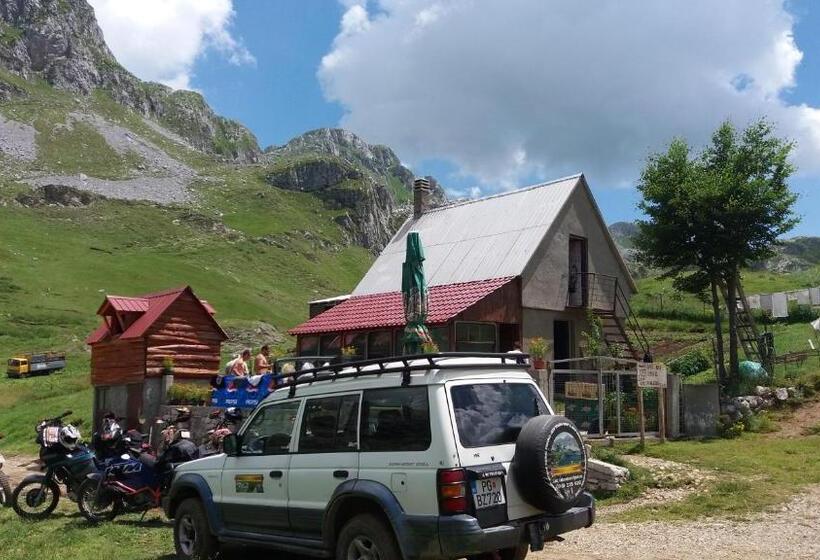 اتاق خانوادگی با سرویس بهداشتی مشترک, Rural Household Minić Kapetanovo Jezero