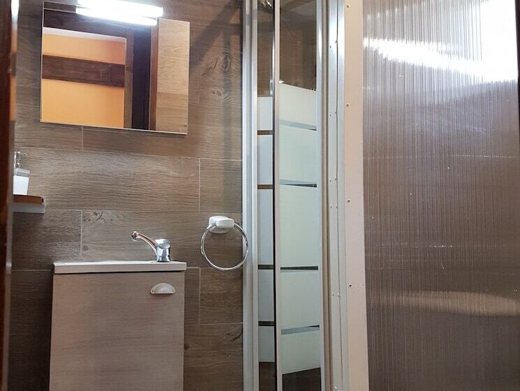 标准间, Alberg Les Daines