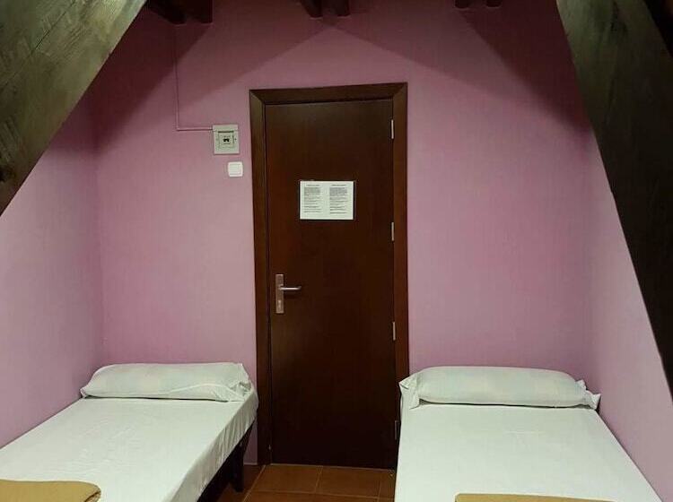 带共用浴室的标准房间, Alberg Les Daines