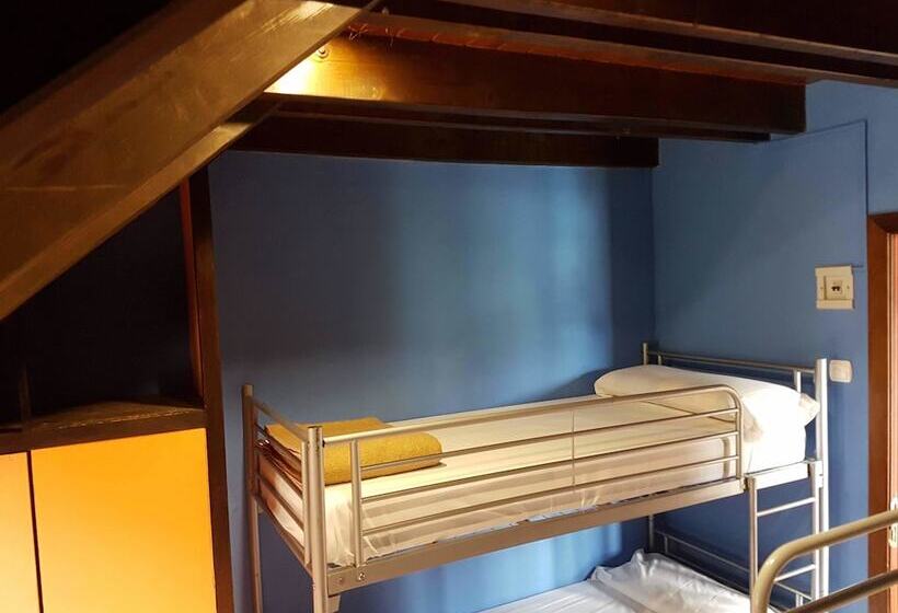 标准四人间共用浴室, Alberg Les Daines