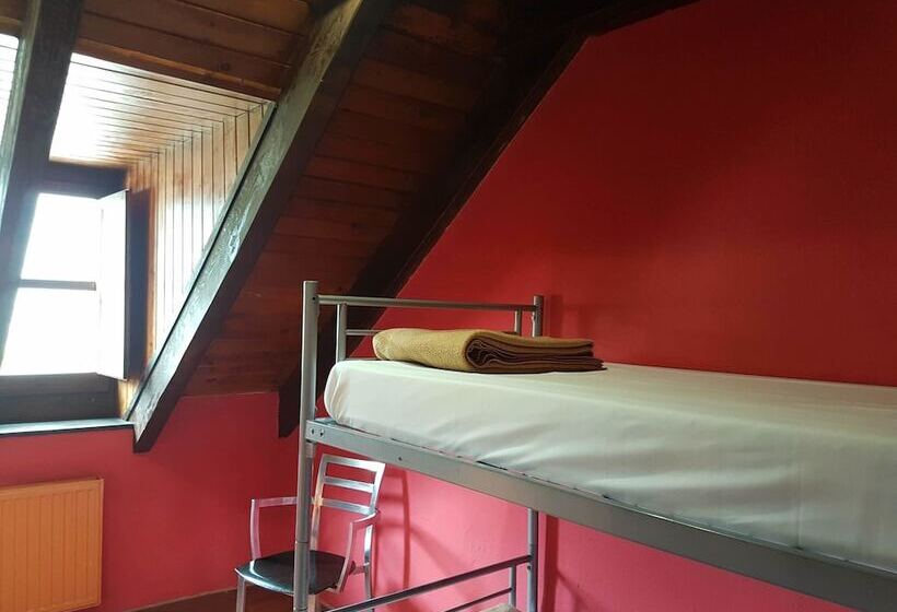 标准四人间共用浴室, Alberg Les Daines