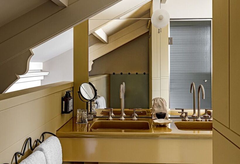 Номер Стандарт, Cowley Manor Experimental