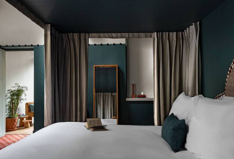 Номер Стандарт, Cowley Manor Experimental