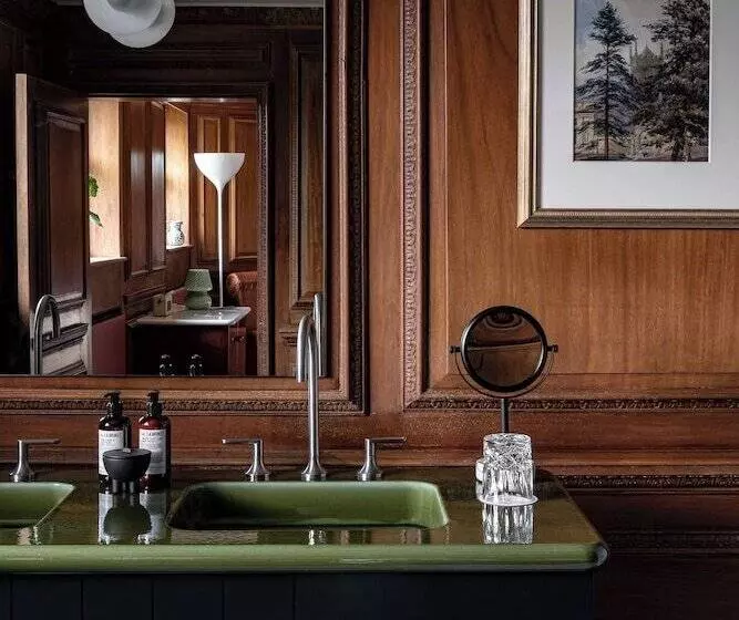スタンダードルーム, Cowley Manor Experimental
