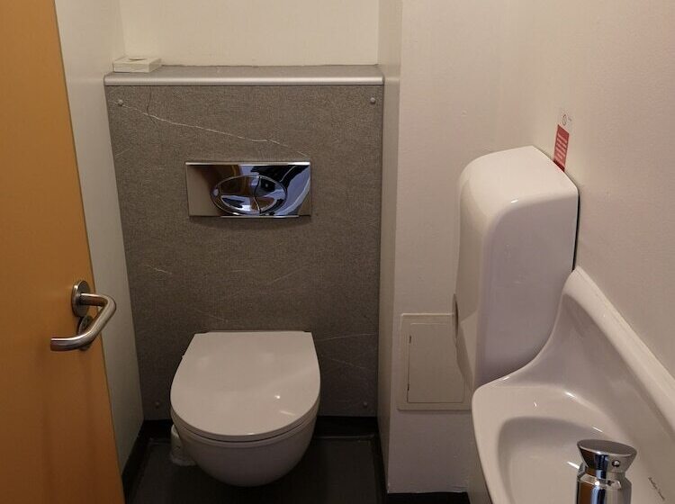 חדר סטנדרט לארבעה, Edinburgh Central Accommodation