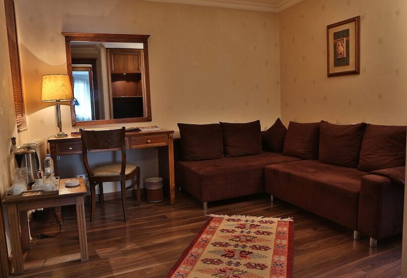 Quarto Familiar, Elit Palas