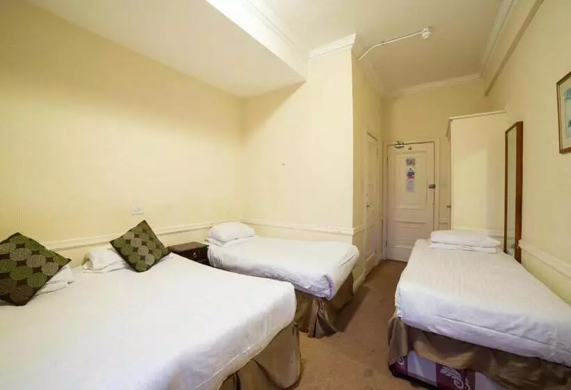 スタンダードトリプルルーム, George Hotel, Burslem, Stoke On Trent