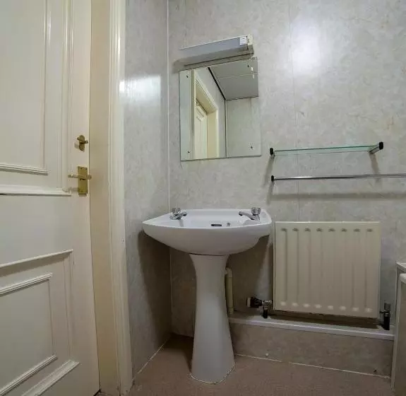 スタンダード４人部屋, George Hotel, Burslem, Stoke On Trent