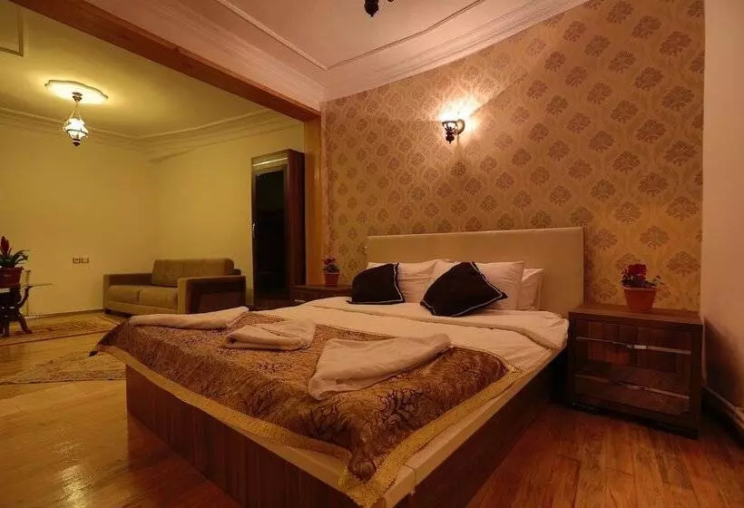 Deluxe-huone, Guven Cave