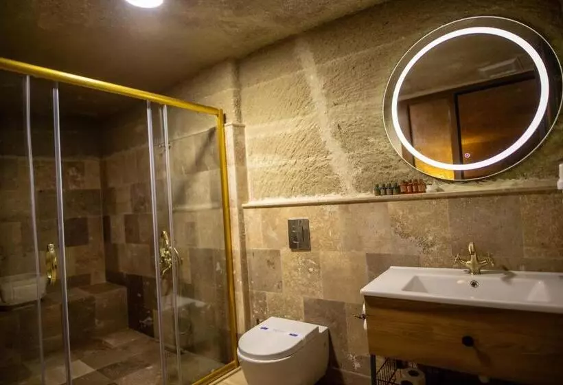Deluxe Neljän Hengen Huone, Guven Cave