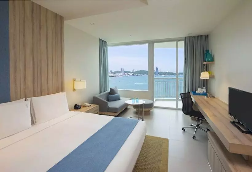 اتاق استاندارد با تخت دوبل و چشم‌انداز دریا, Holiday Inn Pattaya, An Ihg