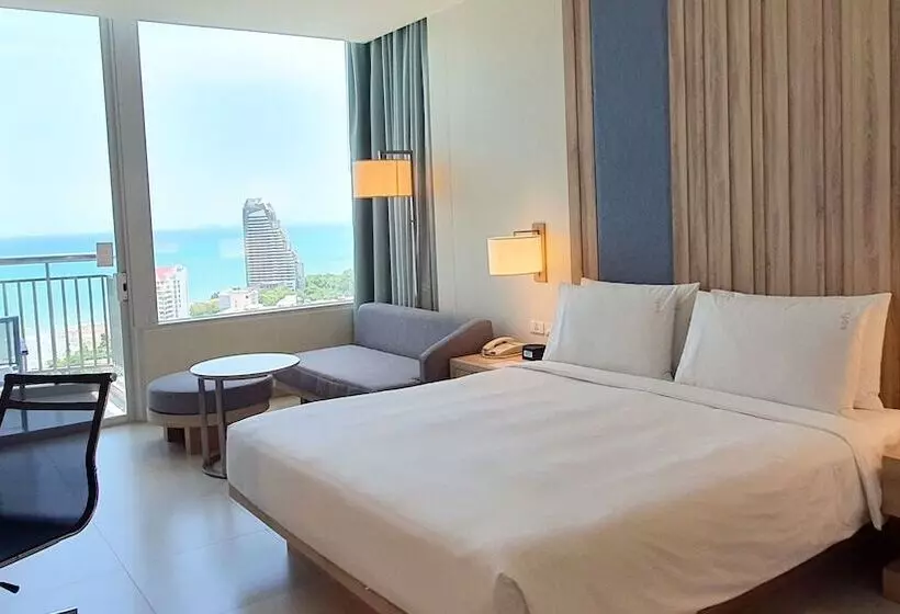 اتاق استاندارد با تخت دوبل و چشم‌انداز دریا, Holiday Inn Pattaya, An Ihg
