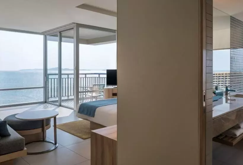 اتاق پرمیوم, Holiday Inn Pattaya, An Ihg
