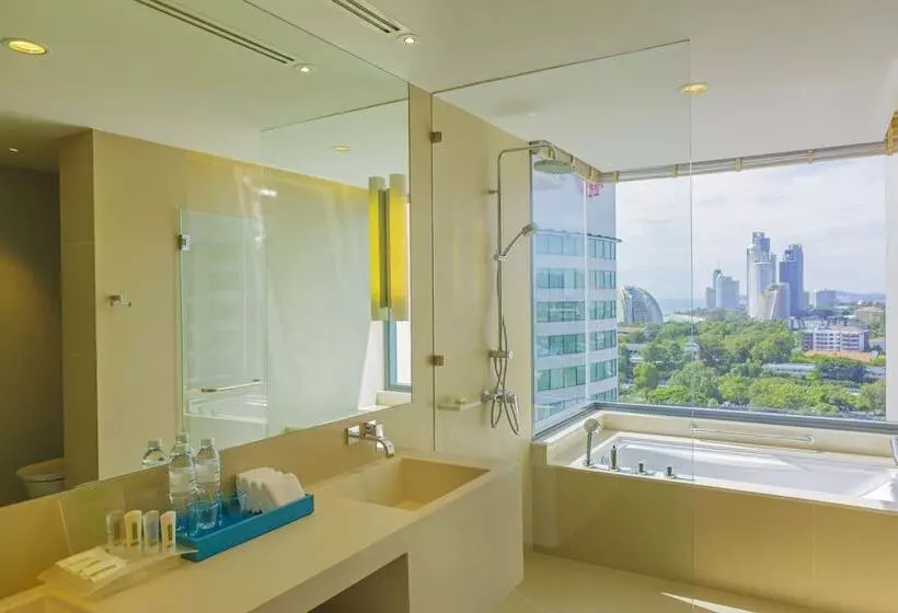 اتاق پرمیوم, Holiday Inn Pattaya, An Ihg