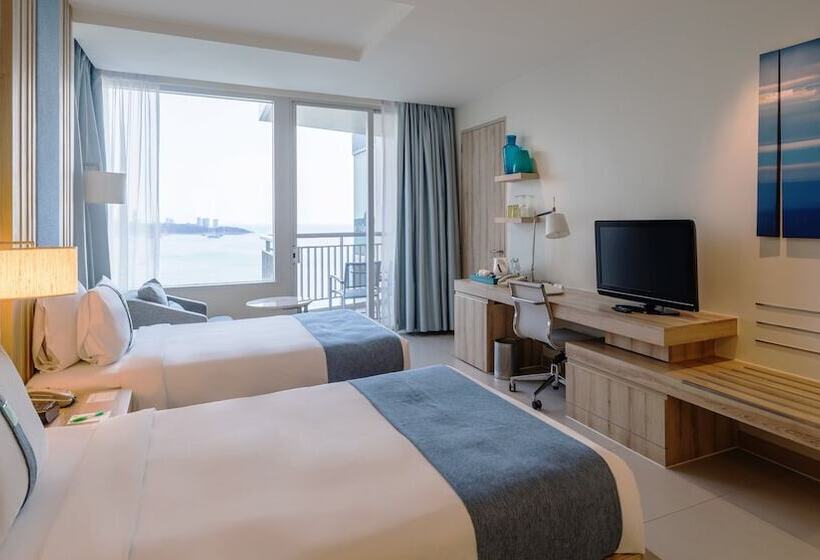 Номер Стандарт 2 Двуспальные Кровати, Holiday Inn Pattaya, An Ihg