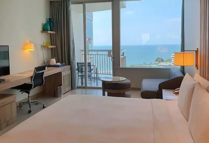 اتاق استاندارد با تخت دوبل و چشم‌انداز دریا, Holiday Inn Pattaya, An Ihg