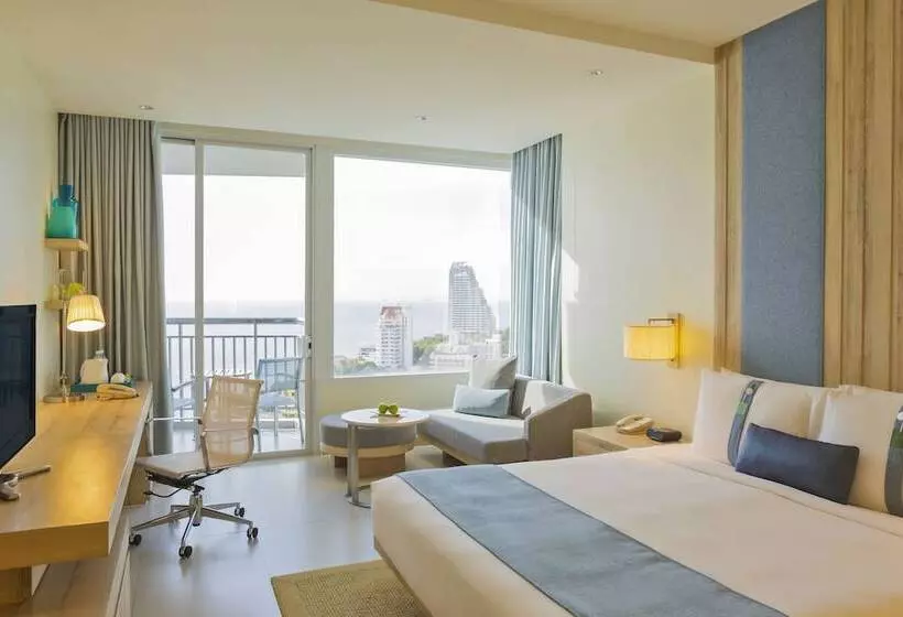 اتاق استاندارد با تخت دوبل و چشم‌انداز دریا, Holiday Inn Pattaya, An Ihg