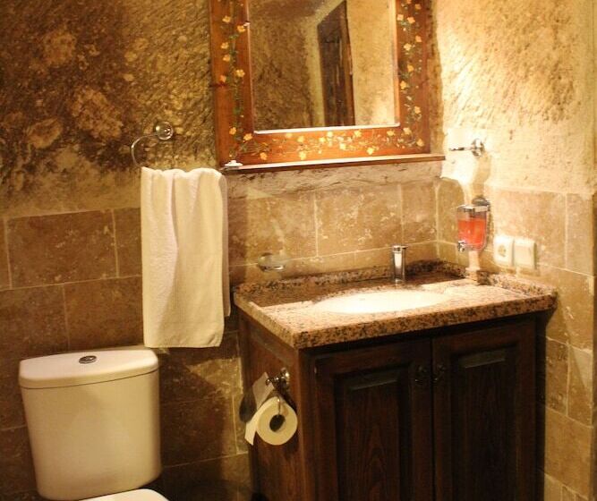 디럭스 룸, Kismet Cave House