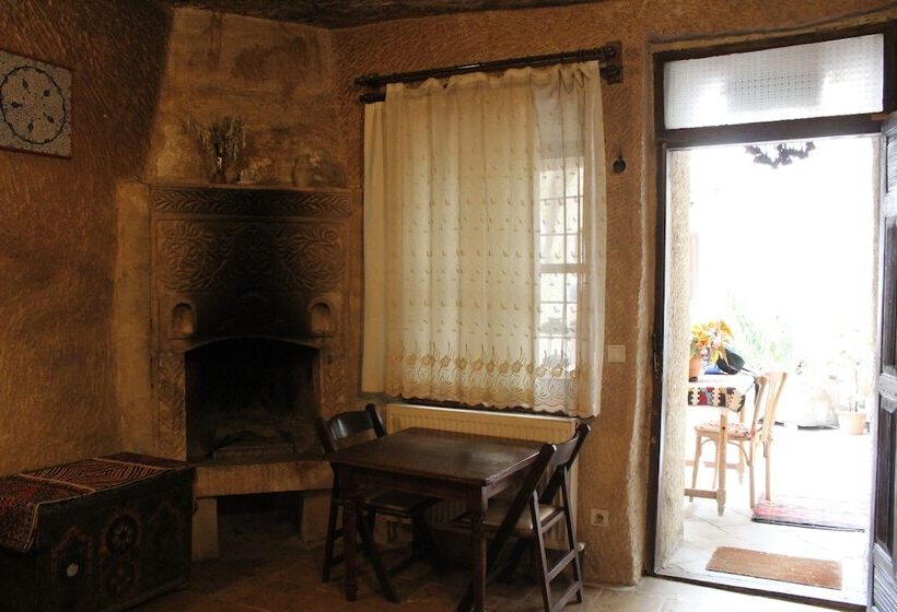 디럭스 룸, Kismet Cave House