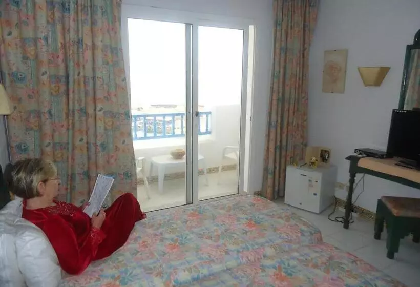 اتاق استاندارد سه نفره, Mezri
