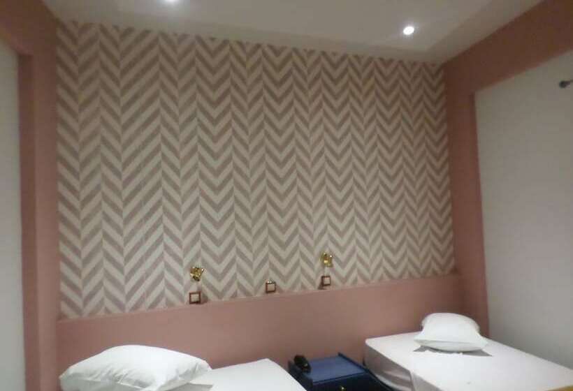 חדר סטנדרט לשלושה, Nafsika Hotel Athens Centre