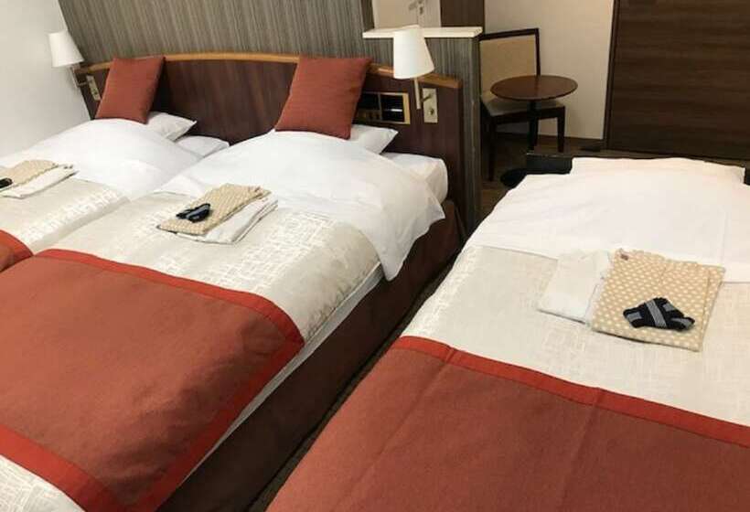 חדר סטנדרט לשלושה, New Ueno