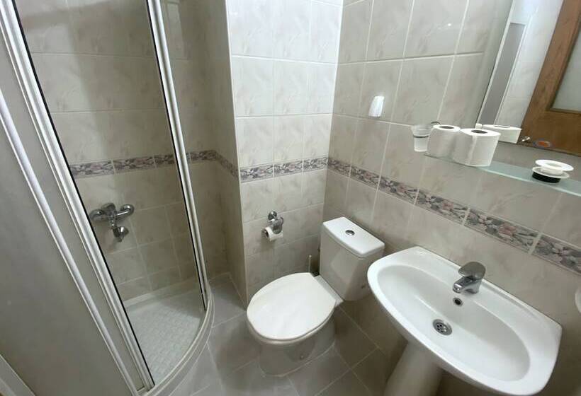 اتاق استاندارد سه نفره, Prima