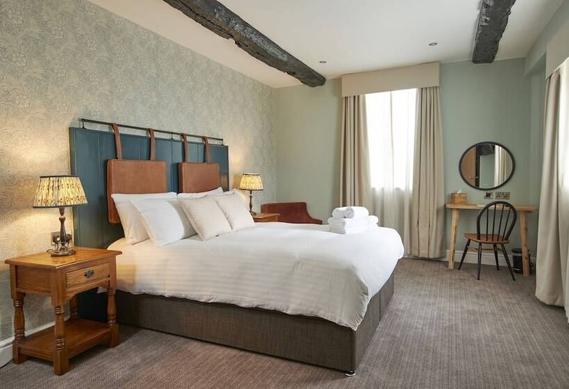 חדר משפחתי, The Angel Inn