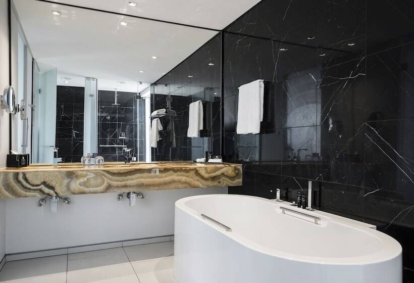 سوییت اجرایی, The Capital 15 On Orange Hotel & Spa