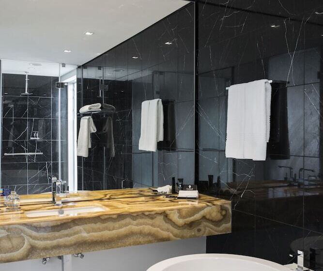 سوییت اجرایی, The Capital 15 On Orange Hotel & Spa