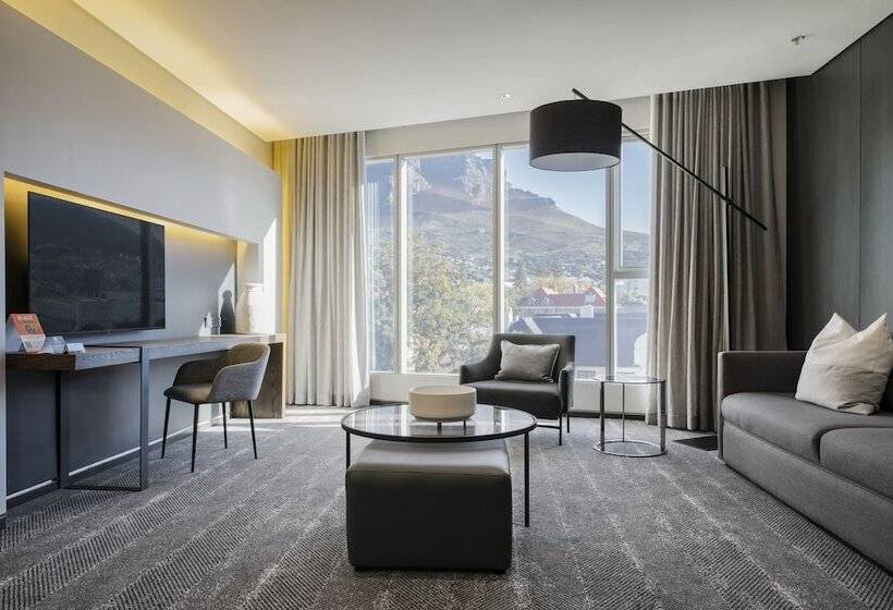 سوییت اجرایی, The Capital 15 On Orange Hotel & Spa