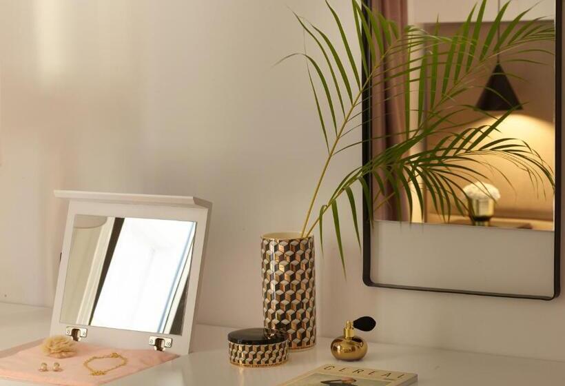 Номер Стандарт, The Marblous Athens