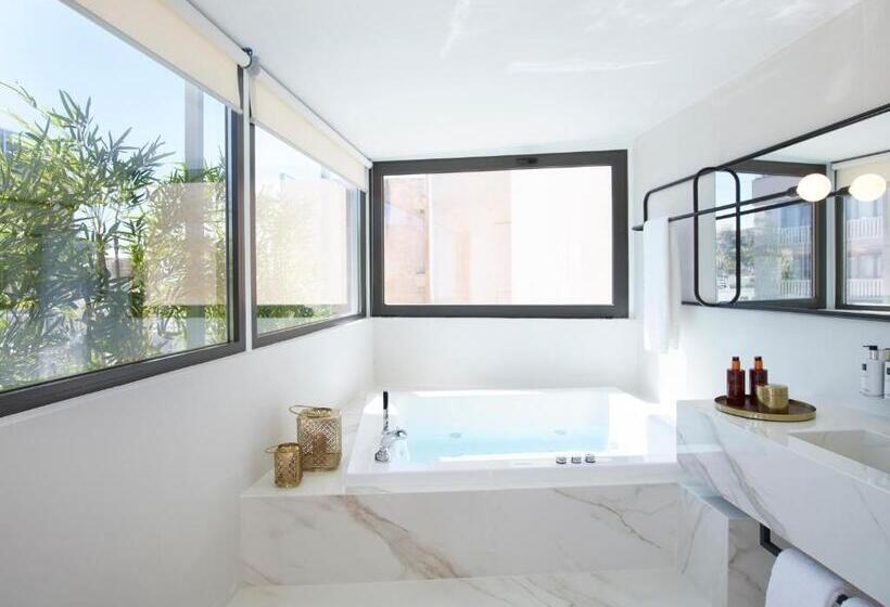 Люкс, The Marblous Athens