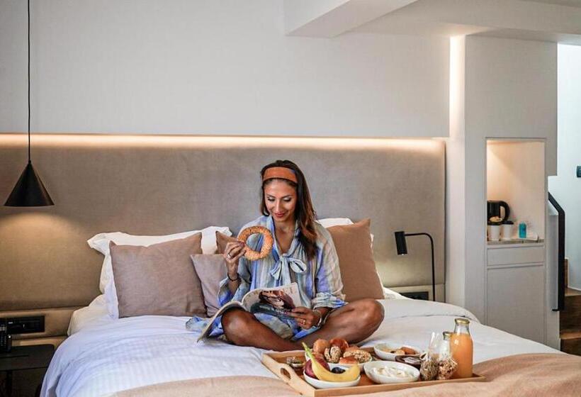 Люкс, The Marblous Athens