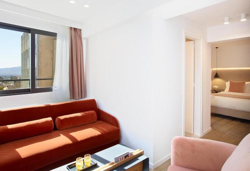 Люкс, The Marblous Athens